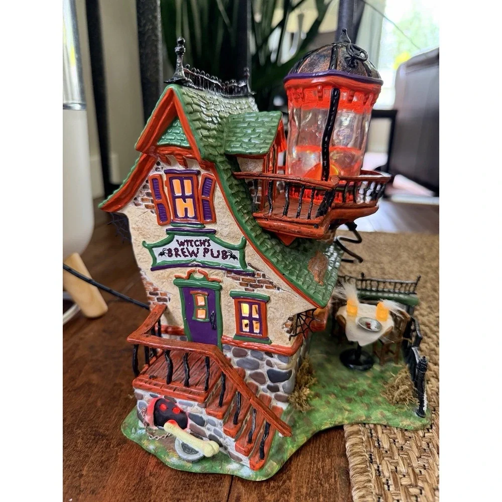 Dept 56 Halloween Snow Village Witches Brew Pub Light Up House 2004 LIGHTS UP!